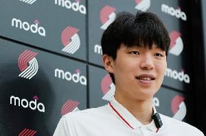让位？?艾顿买断后开拓者剩4中锋：杨瀚森 克林根 罗威 里斯！